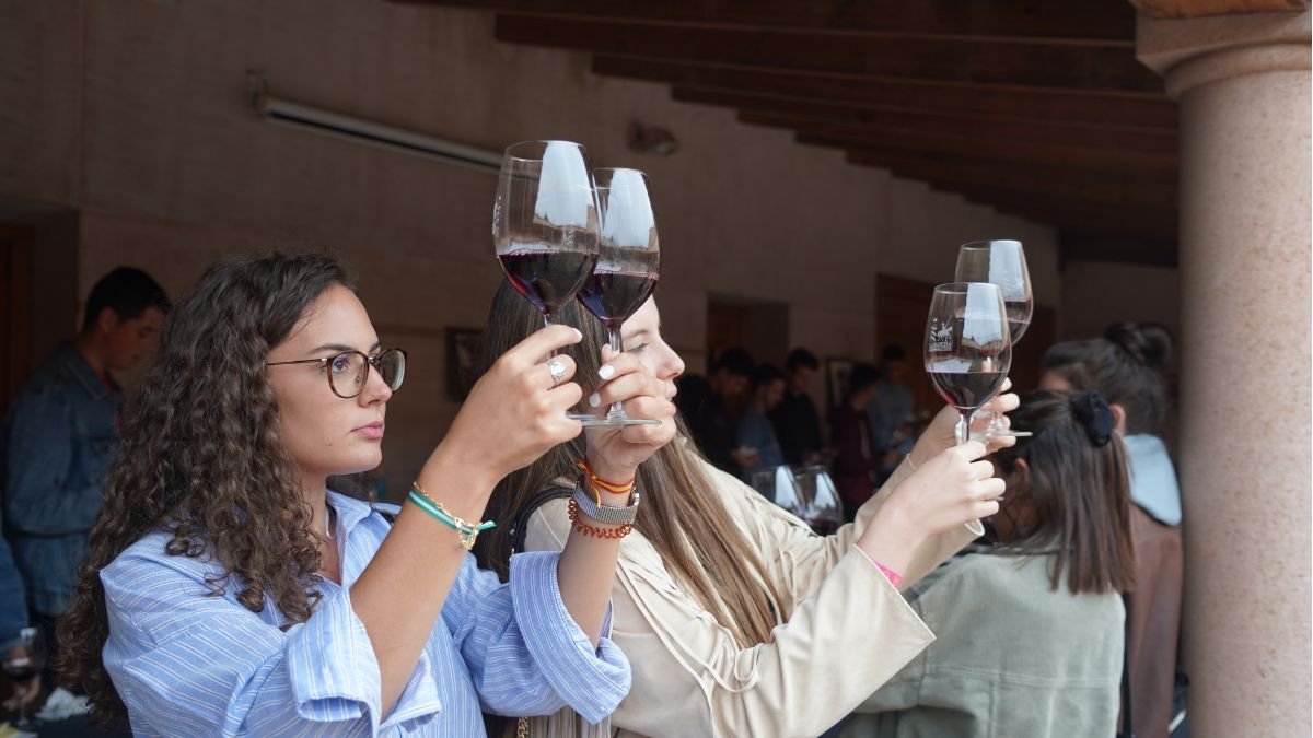 La DO La Mancha promocionará la cultura del vino en la UCLM